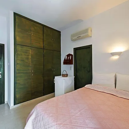 Pezoula Aparthotel 2*